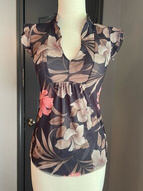 Y2K Floral V-Neck Cap Sleeve Top in Black and Coral